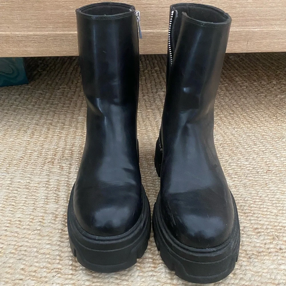 Black Lug Sole Chelsea boot - Picture 1 of 8